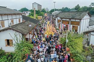 菲利克斯禁区遭踩踏未获点，六台主持人：西班牙裁判形象很可悲